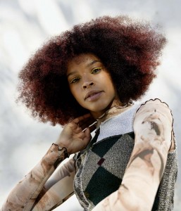 sm 220112_INDOLA_LOOK_02_RED-AFRO_OUTDOOR_189__HighRes_RGB
