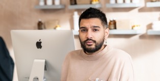 Anil Salhan Headshot - www.salonbusiness.co.uk