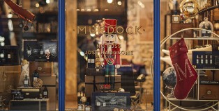 Murdock London Christmas window - www.salonbusiness.co.uk