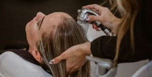 lindsay-cash-Md_DhaFsnCQ-unsplash - www.salonbusiness.co.uk