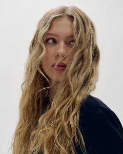 MODEL_03_LARISSA_FINAL_LOOK_4787