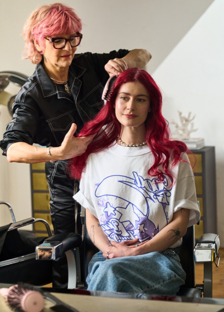 Anne Veck - OliviaGarden_Boar and Nylon Fingerbrush